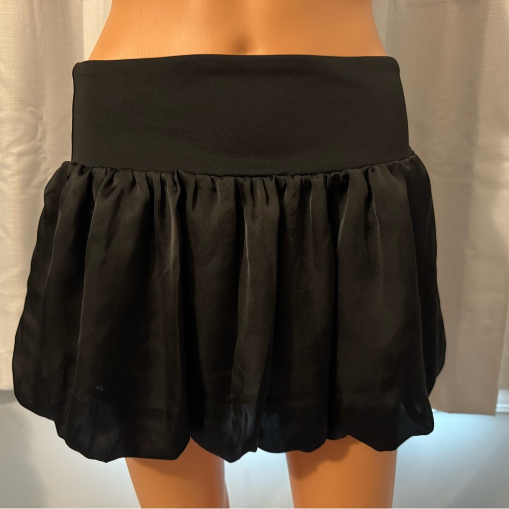 Adorable Just Love size L black pull on bubble hem skirt skort NWT
